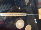 Ein 12 cm Messer in Buchsholz  mit handsziselierter Biene und Rücken.